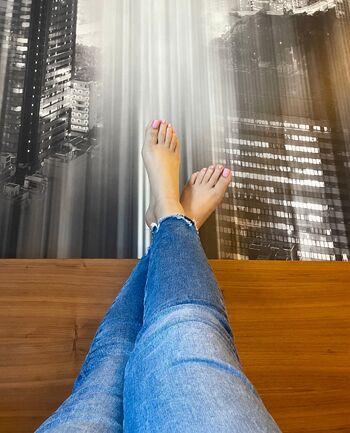 Ana / anafeetish nude photo #10