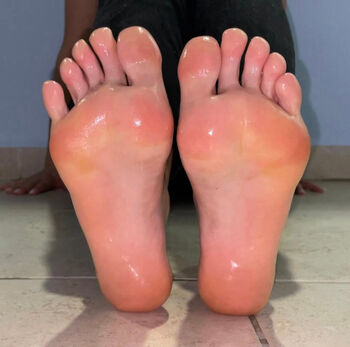 Ana / anafeetish nude photo #31