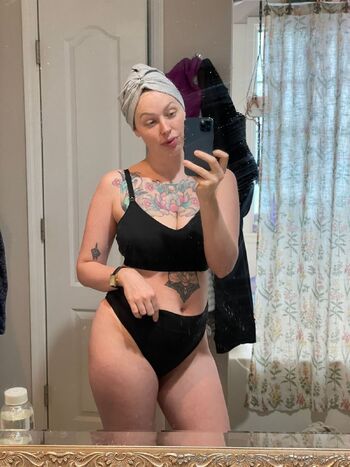 Lucy Hart / analogharlot nude photo #6