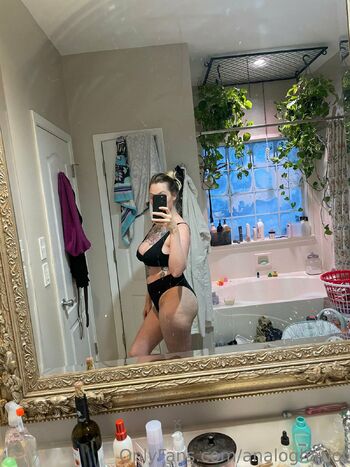 Lucy Hart / analogharlot nude photo #10