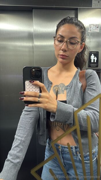 An / anaromeroxo nude photo #1