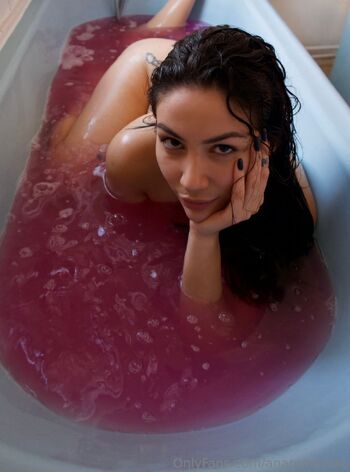 An / anaromeroxo nude photo #9