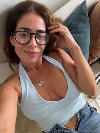 Ana / anaxtaylor nude photo #2