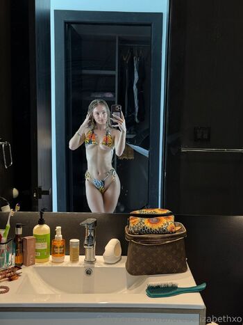 Andrea Elizabeth / andreaelizabethxo nude photo #1