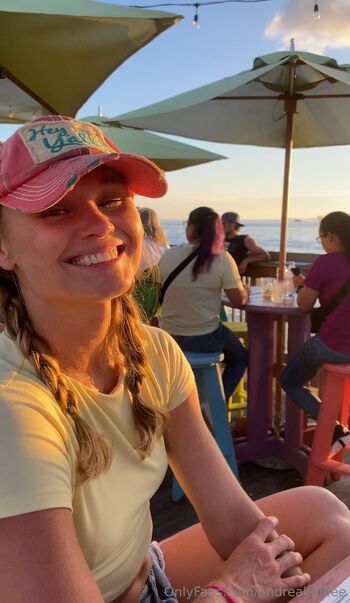 Andrea KGB Le / andreakgblee nude photo #4