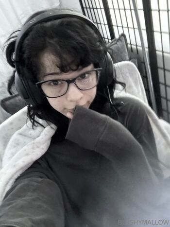 Lailah / angel.girll / desolate.tenshi nude photo #22