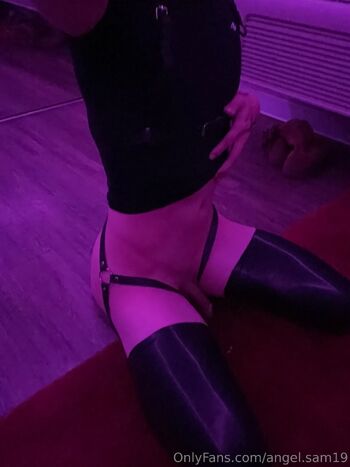 FemiSamm / angel.sam19 nude photo #2