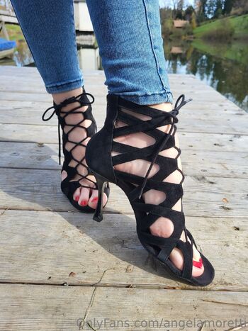 Angela Morett / angelamoretti / angela_feet_queen nude photo #3