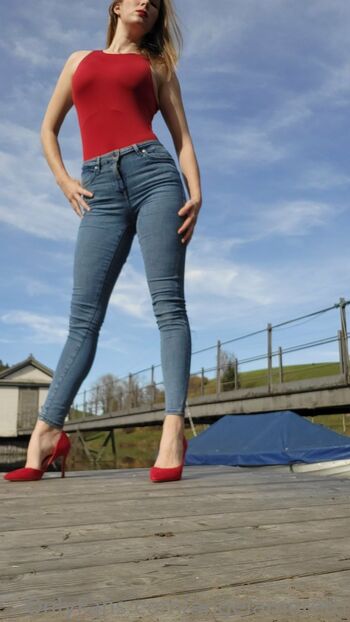 Angela Morett / angelamoretti / angela_feet_queen nude photo #4