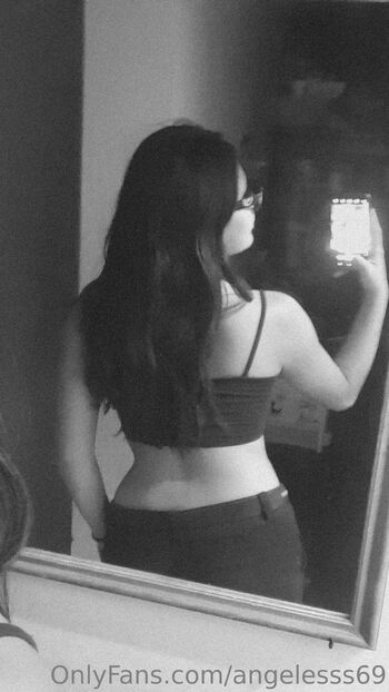 angelit / angelesss69 nude photo #3