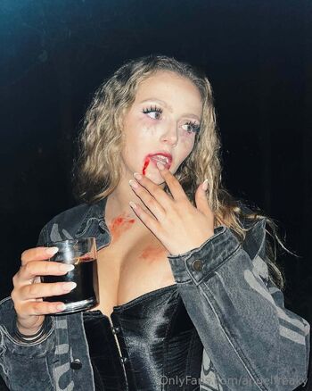 Ange / angelfreaky nude photo #1