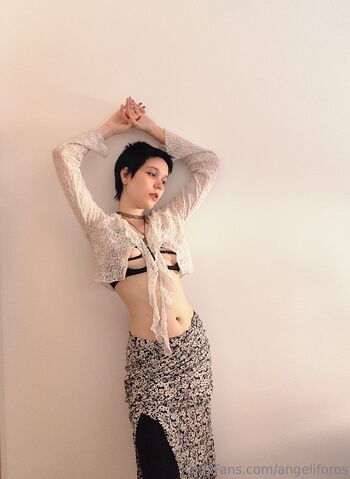 𝑽𝒆𝒓𝒎𝒊𝒍𝒍𝒊 / angeliforos / vermillio_asster_wing nude photo #1