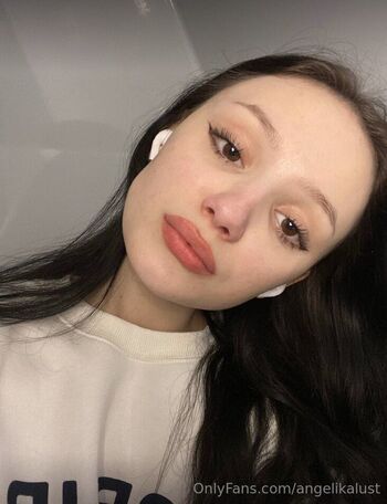 AngelikaLust / angelikalust nude photo #16