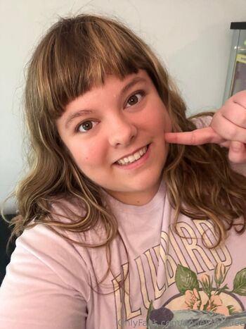 angel / angelmackiee nude photo #15