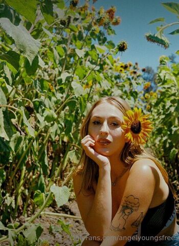 Angel Young / angelyoungsfree nude photo #17