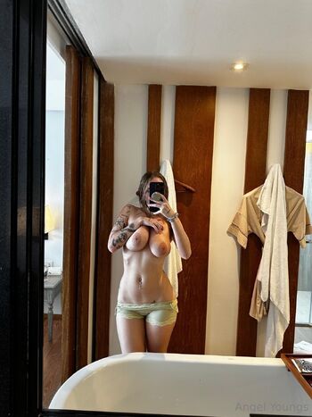Angel Youngs / angelyoungsxxx nude photo #4