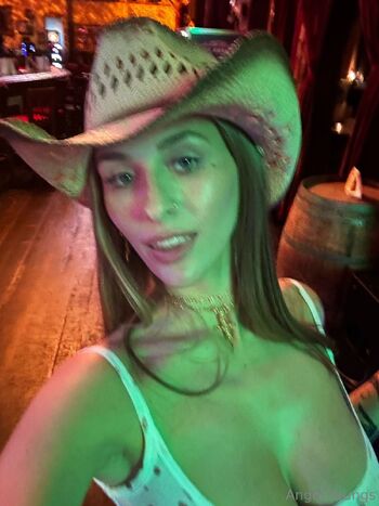 Angel Youngs / angelyoungsxxx nude photo #5