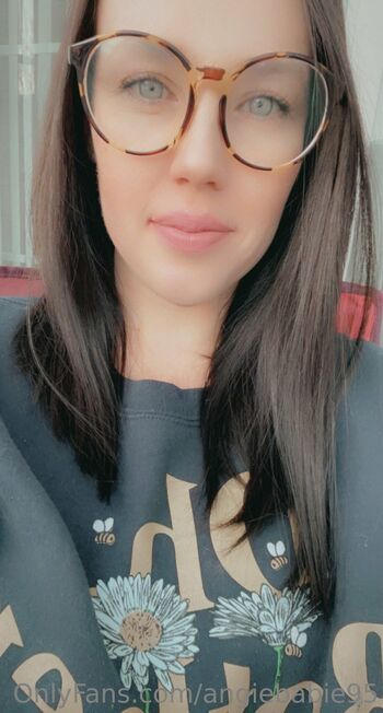 Angie / angiebabie95 nude photo #1