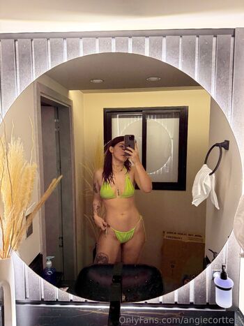 Angie Got / angiecorttess nude photo #6