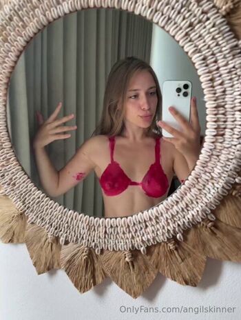 Angi / angilskinner nude photo #15