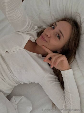 Angi / angilskinner nude photo #20