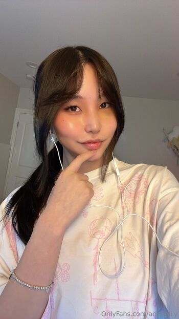 Lil / animelily nude photo #1