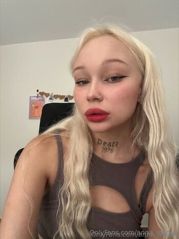 𝐀𝐧𝐧𝐚-𝐌𝐚𝐫𝐢𝐢𝐞 / anna_mariie nude photo #17