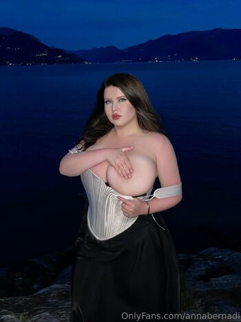 Anna bernad / annabernadi nude photo #2