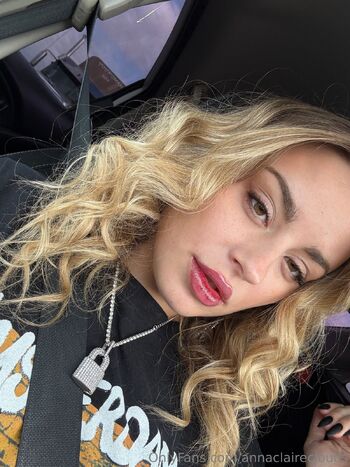 Anna Claire Cloud / annaclaireclouds nude photo #2