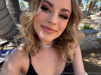 Anna Claire Cloud / annaclaireclouds nude photo #20