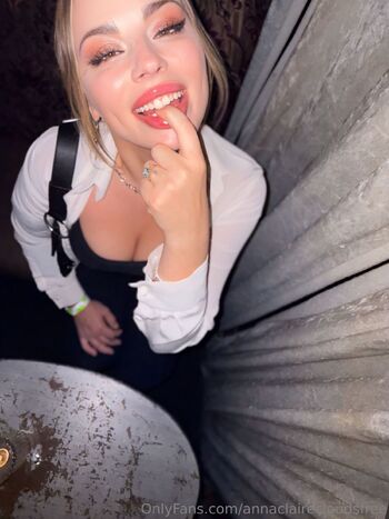 Anna Claire Clouds Fre / annaclairecloudsfree nude photo #1