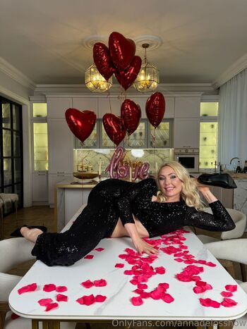 Anna Delo / annadelosshow nude photo #2