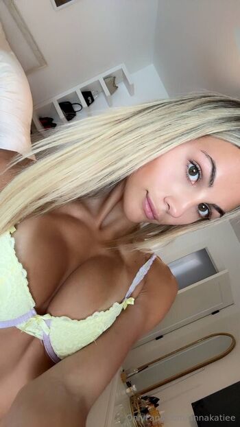 Ann / annakatiee nude photo #22