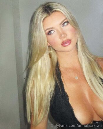 Anna-Lis / annalisakiwii / annalisachristiane nude photo #34