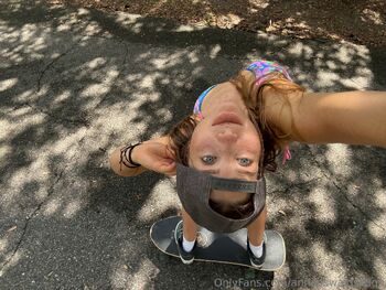 Anna Oswal / annaoswaldsk8qn nude photo #2