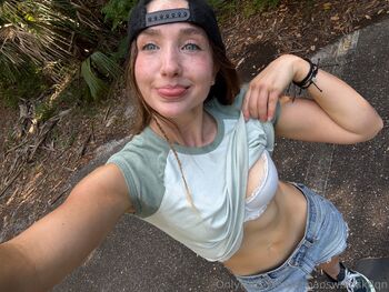 Anna Oswal / annaoswaldsk8qn nude photo #31