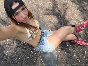 Anna Oswal / annaoswaldsk8qn nude photo #34