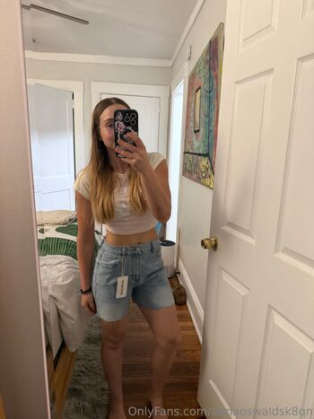 Anna Oswal / annaoswaldsk8qn nude photo #36