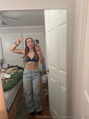 Anna Oswal / annaoswaldsk8qn nude photo #39