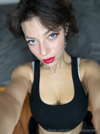 Anna / annaslittlesecretx nude photo #21