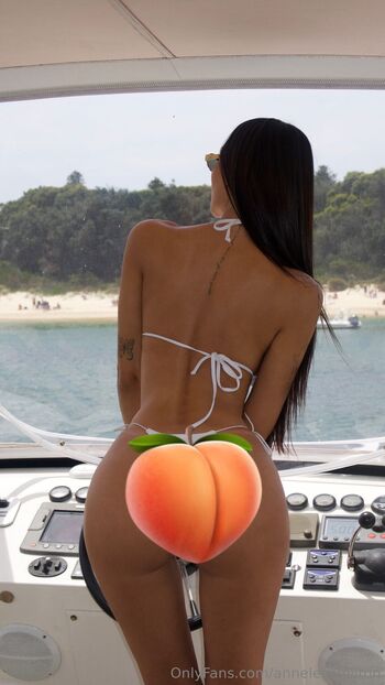 Annie Milto / annelesemilton nude photo #3