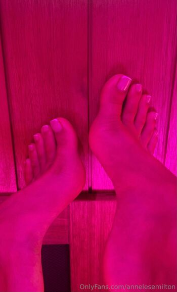 Annie Milto / annelesemilton nude photo #17