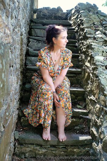 Curvy AnneMarie Fre / annemarieontourfree / curvybritmilf nude photo #7