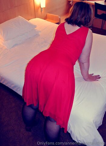 Curvy AnneMarie Fre / annemarieontourfree / curvybritmilf nude photo #8