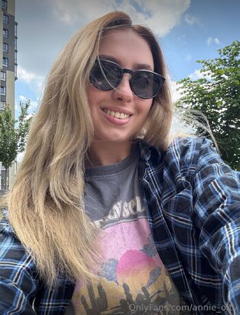 Annie Wild / annie_oftv nude photo #5