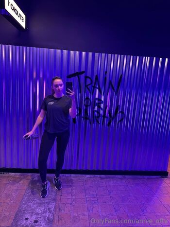 Annie Wild / annie_oftv nude photo #10