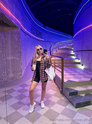 Annie Wild / annie_oftv nude photo #31