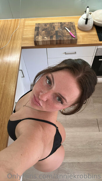 Anniekrobbin / anniekrobbins nude photo #20