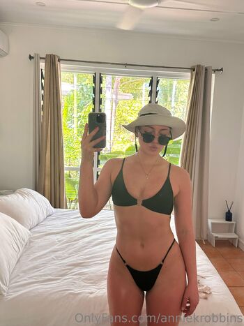 Anniekrobbin / anniekrobbins nude photo #31