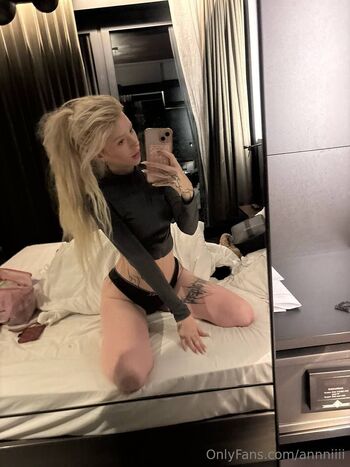 𝖆𝖓𝖓𝖎 / annniiii / annaa.brwn nude photo #7